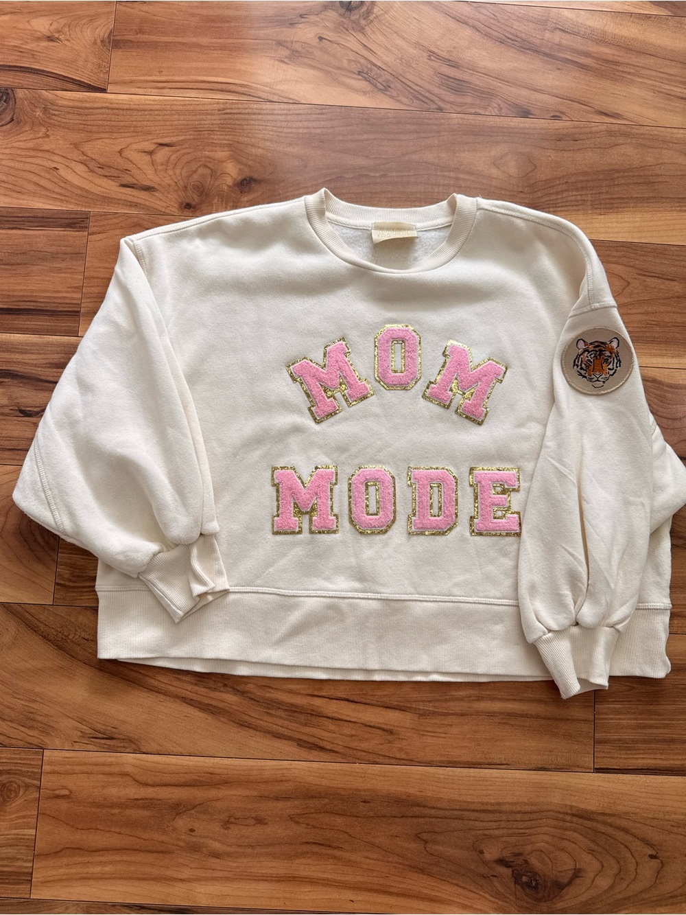 Judith March Mom Mode Cream Sweatshirt with Pink Lettering